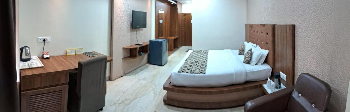 Hotel Samdareeya Pvt Ltd Джабалпур Екстериор снимка