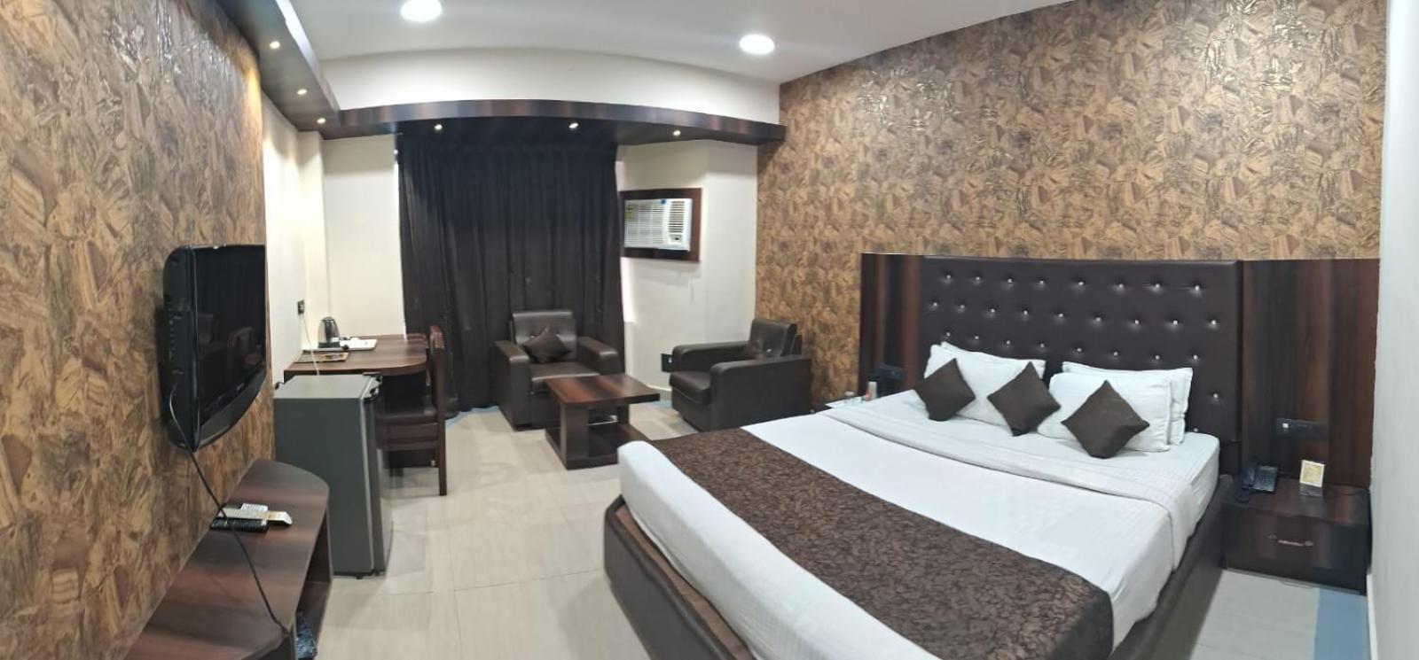 Hotel Samdareeya Pvt Ltd Джабалпур Екстериор снимка