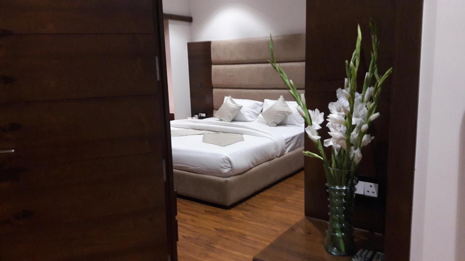 Hotel Samdareeya Pvt Ltd Джабалпур Екстериор снимка